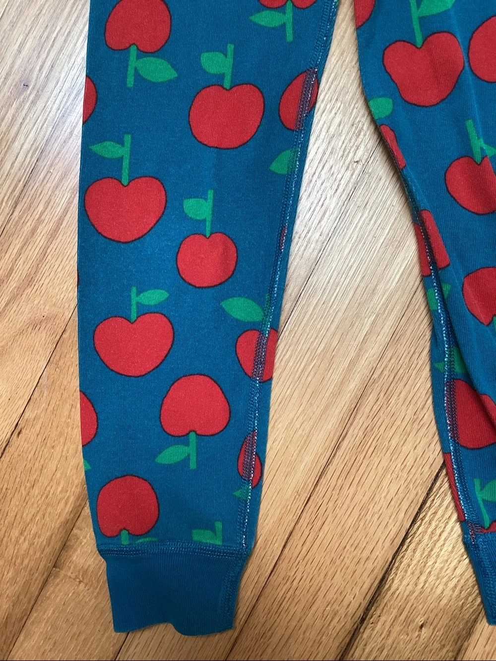 Hanna Andersson apple print long john pajama set size 5